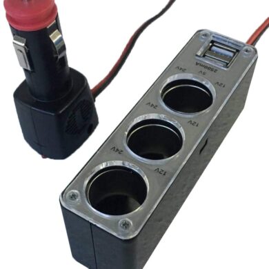 ObboMed PD-3020 – handige oplader voor in de auto – drie 12V/24V aansluitingen voor de sigarettenaansteker en 2 USB aansluitingen van 2,5 Ampère.